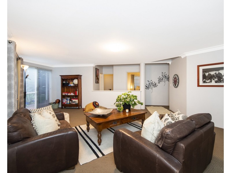 33 Hill Street, Halls Head WA 6210