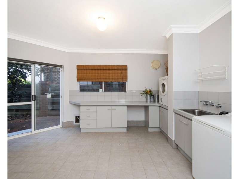 33 Hill Street, Halls Head WA 6210