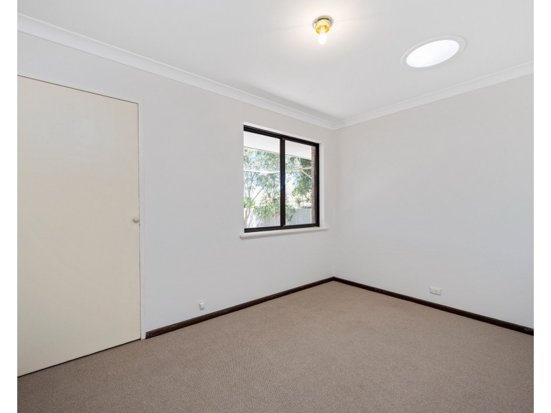2/4 Columbia Close, Halls Head WA 6210