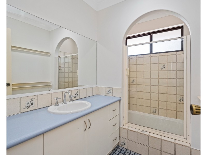 2/4 Columbia Close, Halls Head WA 6210