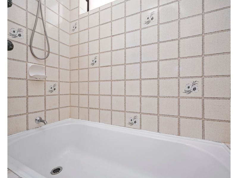 2/4 Columbia Close, Halls Head WA 6210