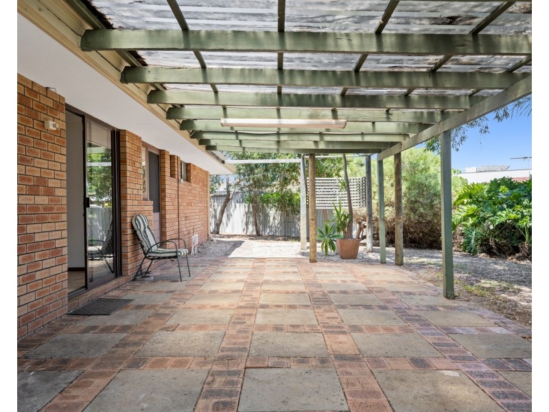 2/4 Columbia Close, Halls Head WA 6210