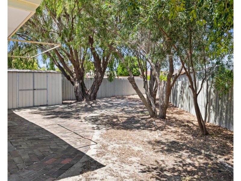 2/4 Columbia Close, Halls Head WA 6210