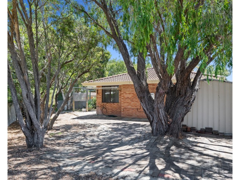2/4 Columbia Close, Halls Head WA 6210