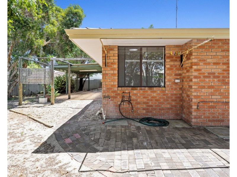 2/4 Columbia Close, Halls Head WA 6210