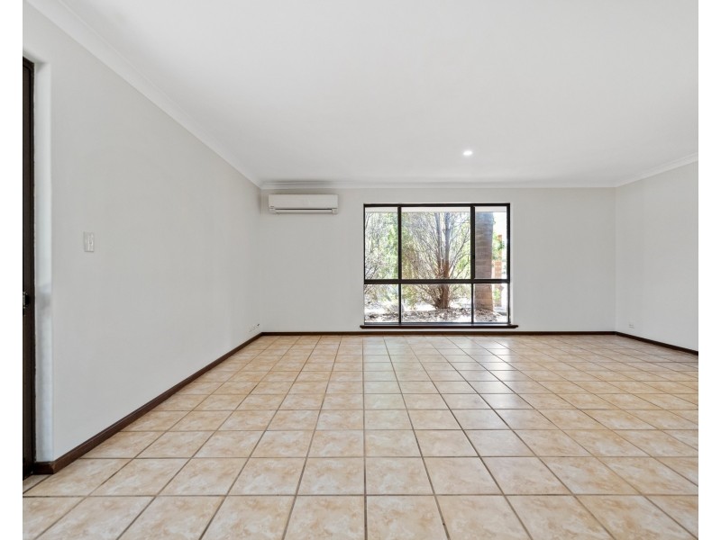 2/4 Columbia Close, Halls Head WA 6210