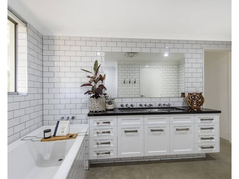 42 Thomasfield Place, Ravenswood WA 6208