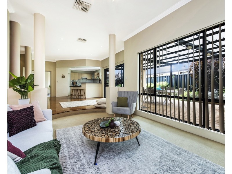 8 Pemberton Close, Stirling WA 6021