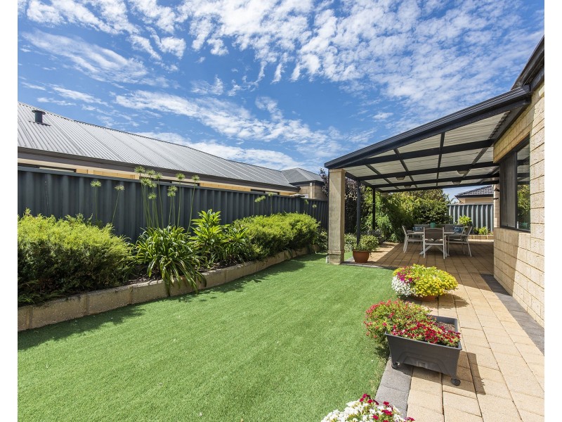 8 Pemberton Close, Stirling WA 6021