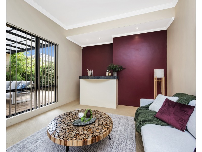 8 Pemberton Close, Stirling WA 6021