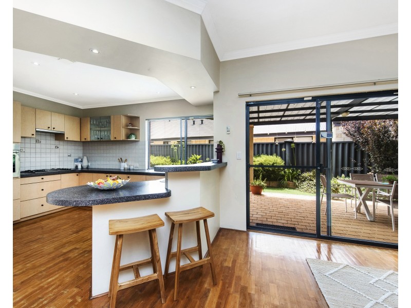 8 Pemberton Close, Stirling WA 6021