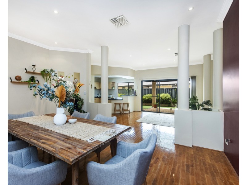 8 Pemberton Close, Stirling WA 6021