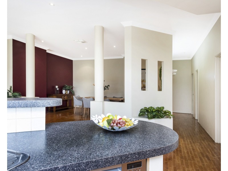 8 Pemberton Close, Stirling WA 6021