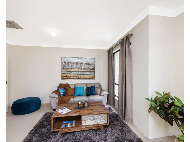 8 Pemberton Close, Stirling WA 6021