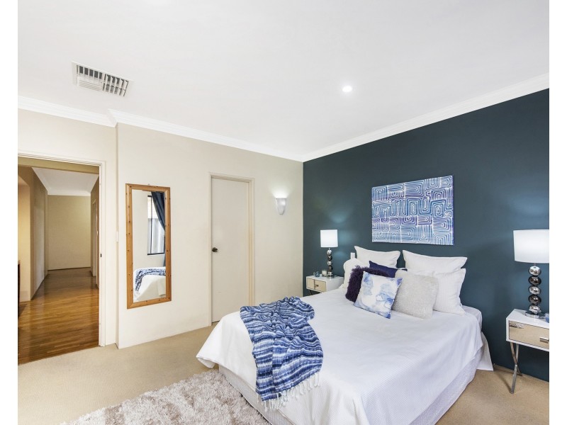 8 Pemberton Close, Stirling WA 6021