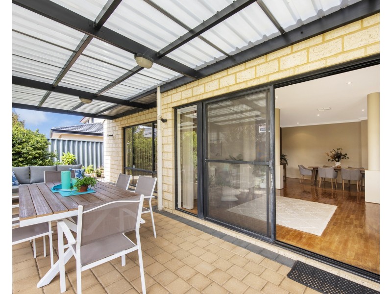 8 Pemberton Close, Stirling WA 6021