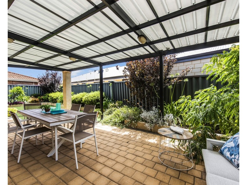 8 Pemberton Close, Stirling WA 6021