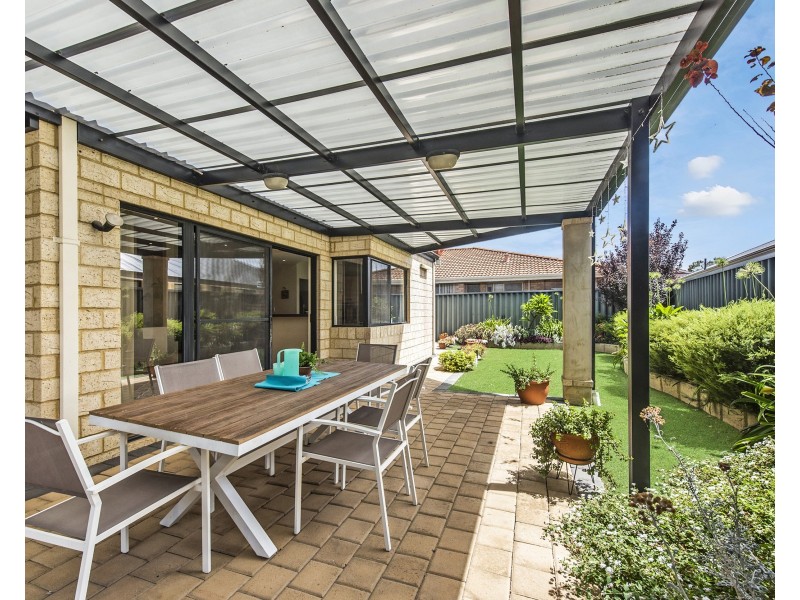 8 Pemberton Close, Stirling WA 6021