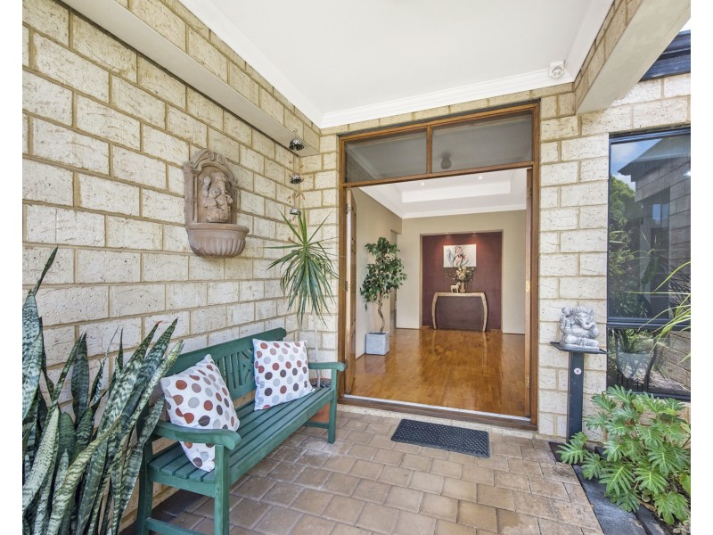 8 Pemberton Close, Stirling WA 6021