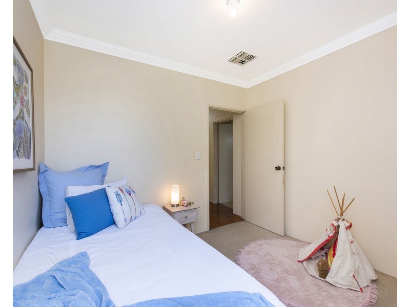 8 Pemberton Close, Stirling WA 6021