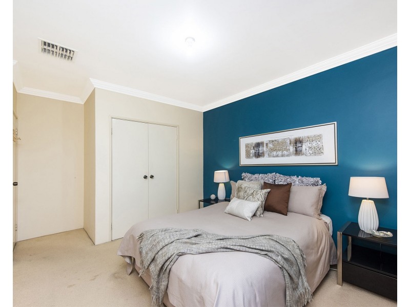 8 Pemberton Close, Stirling WA 6021