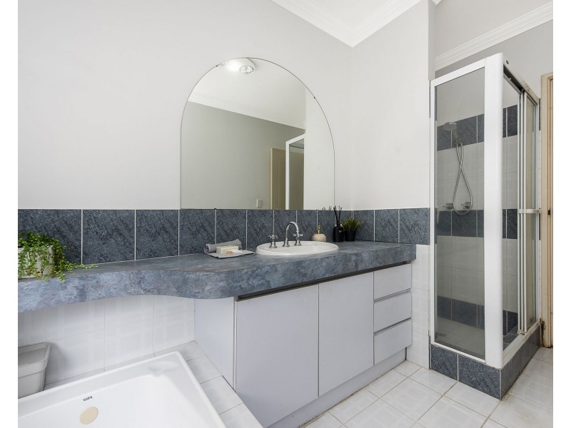 8 Pemberton Close, Stirling WA 6021