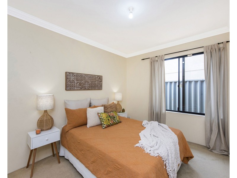 8 Pemberton Close, Stirling WA 6021