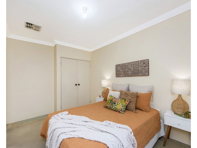 8 Pemberton Close, Stirling WA 6021