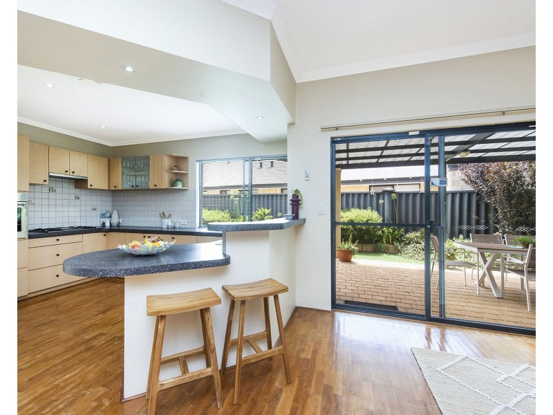 8 Pemberton Close, Stirling WA 6021