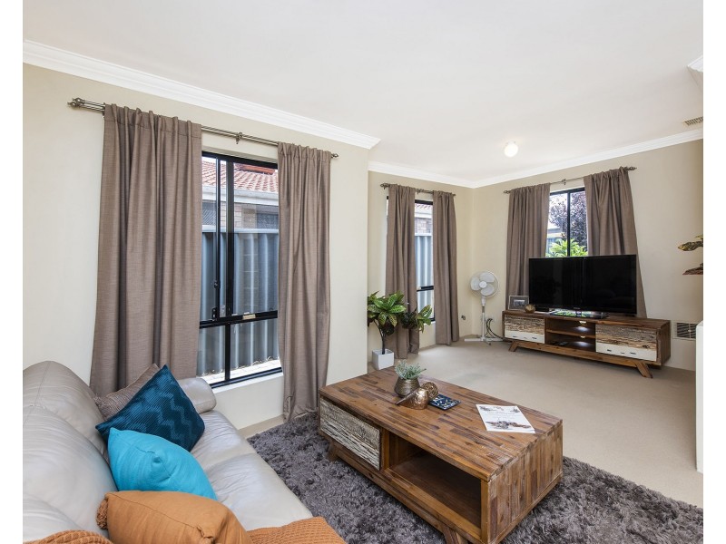 8 Pemberton Close, Stirling WA 6021