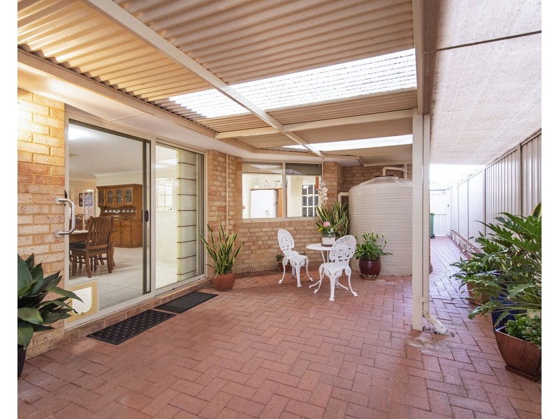 4 Petit Loop, Dudley Park WA 6210