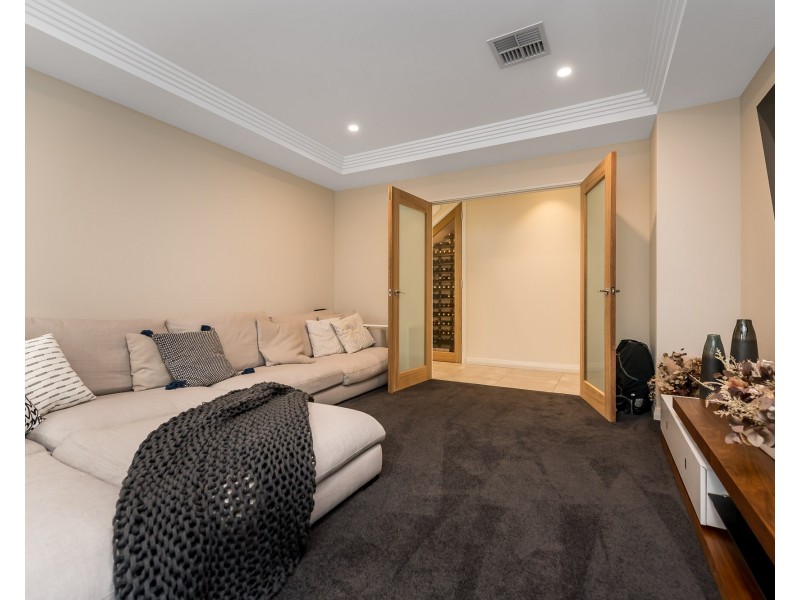 5 Ingles Place, Bayswater WA 6053