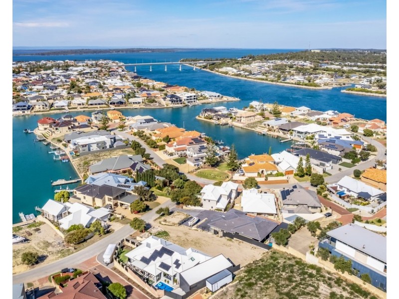 54 Abrolhos Quays, Wannanup WA 6210