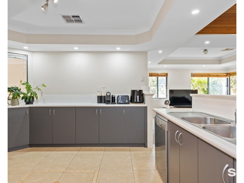 13 Frigate Way, Wannanup WA 6210