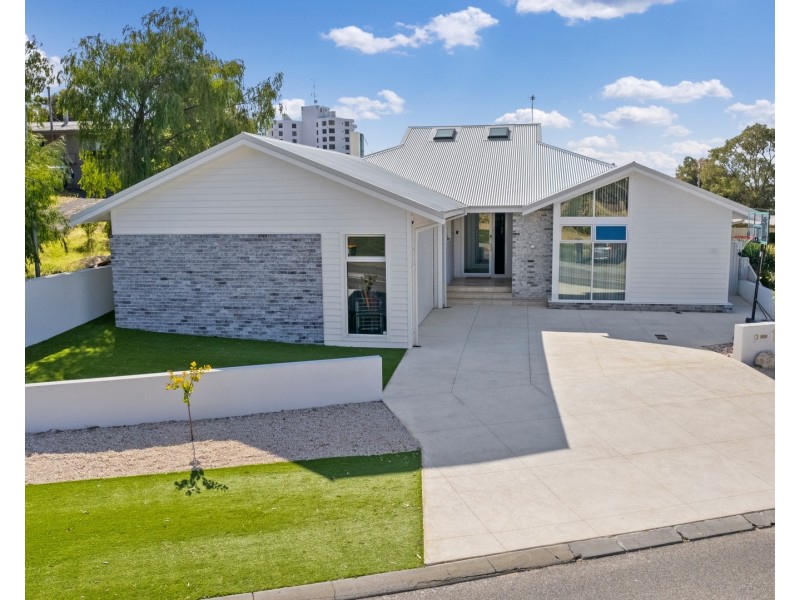 102 Leighton Road, Halls Head WA 6210