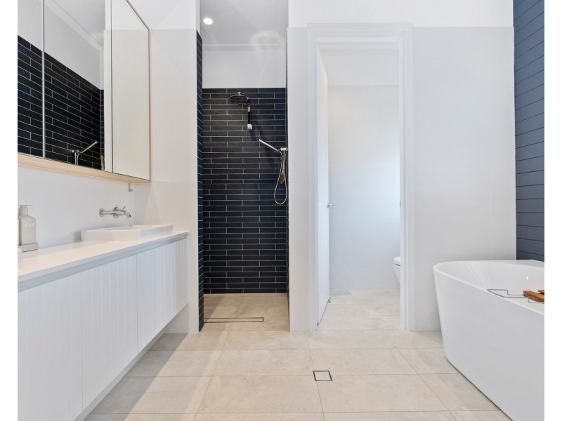 102 Leighton Road, Halls Head WA 6210