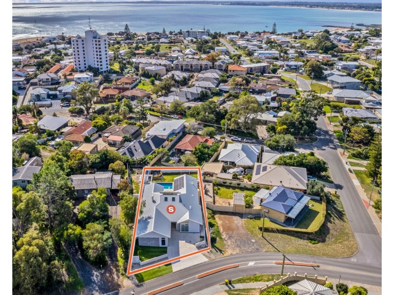 102 Leighton Road, Halls Head WA 6210