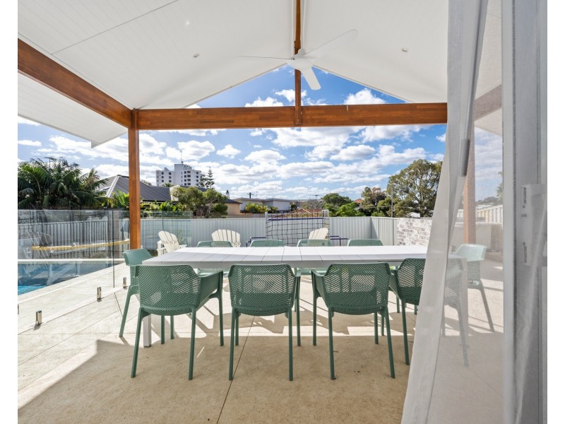 102 Leighton Road, Halls Head WA 6210