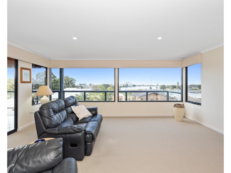 13 Hill Street, Halls Head WA 6210