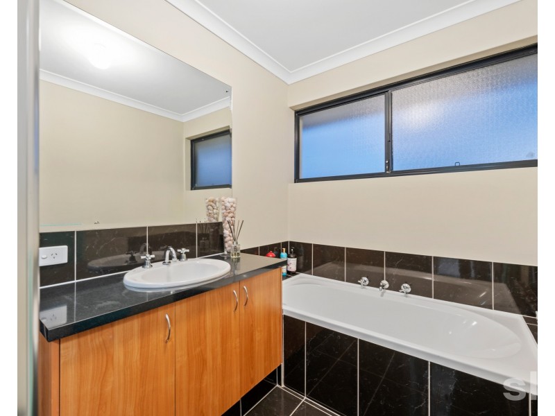 11 Sanddune Way, Wannanup WA 6210