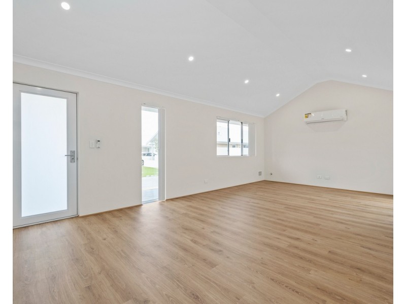 4/26 Bushlark Turn, Erskine WA 6210