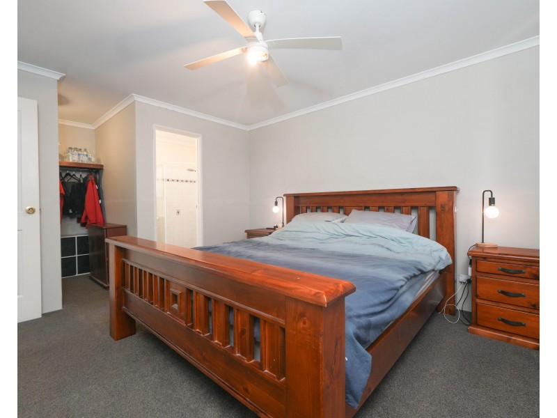 60 Bennett Street, Caversham WA 6055