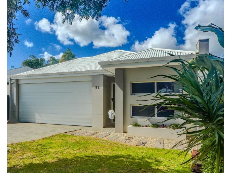 8B Crellin Way, Cloverdale WA 6105