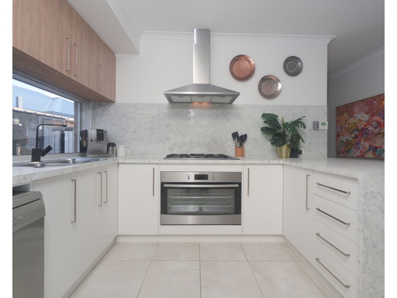 8B Crellin Way, Cloverdale WA 6105