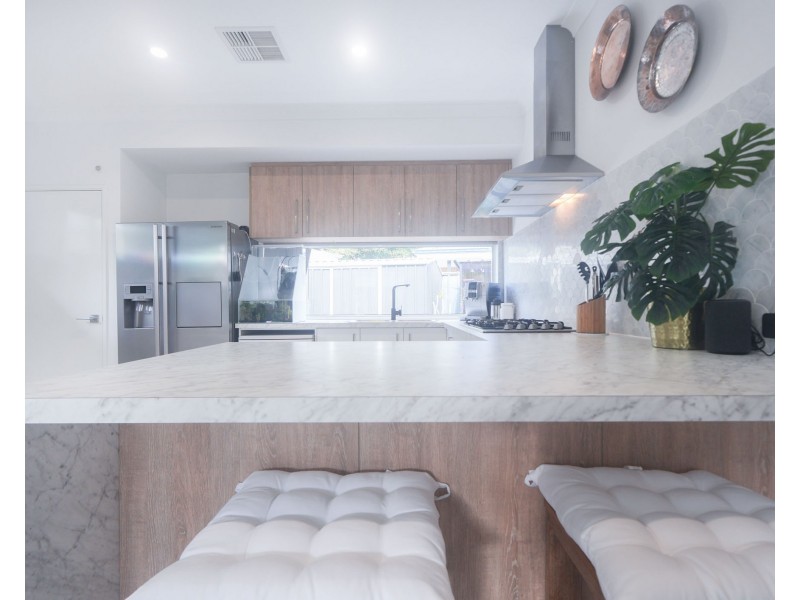 8B Crellin Way, Cloverdale WA 6105