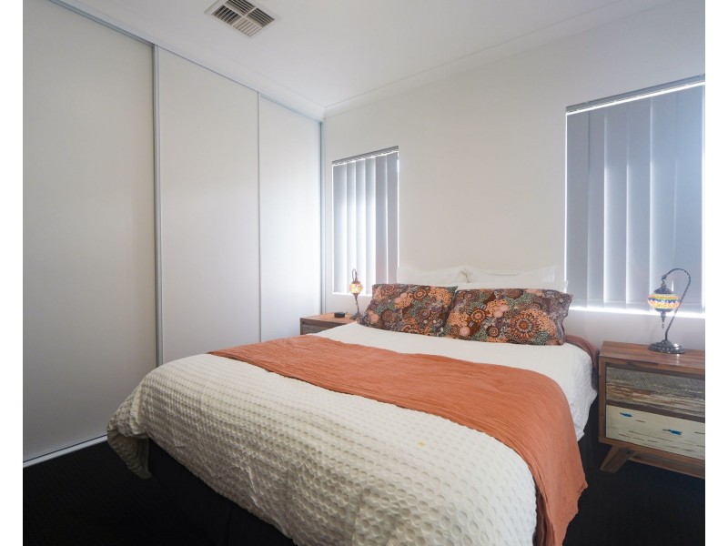 8B Crellin Way, Cloverdale WA 6105