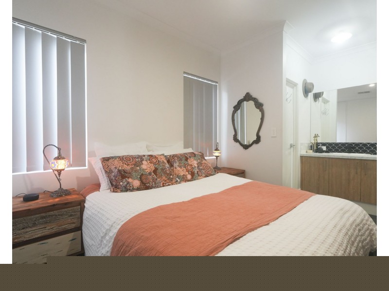 8B Crellin Way, Cloverdale WA 6105