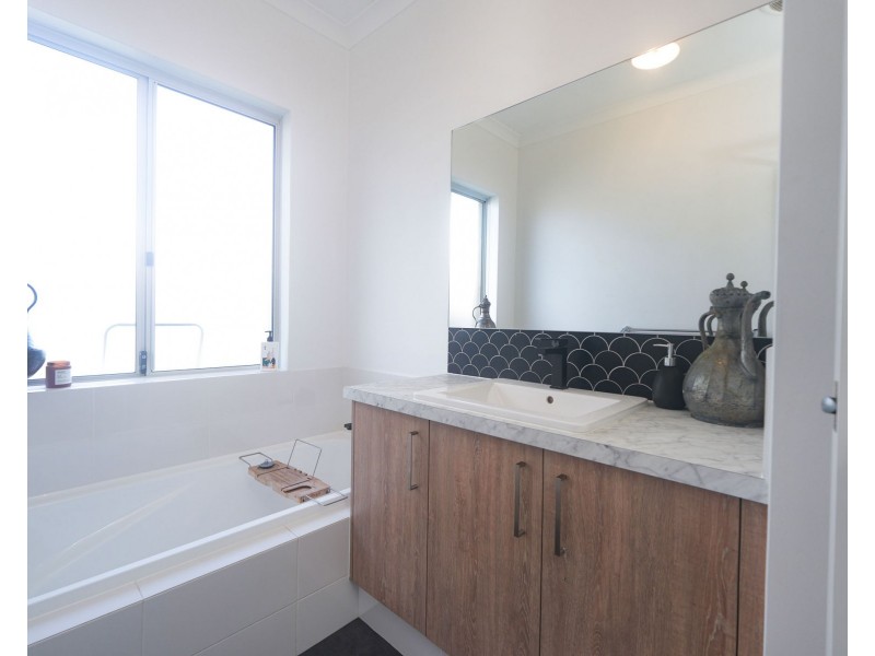 8B Crellin Way, Cloverdale WA 6105