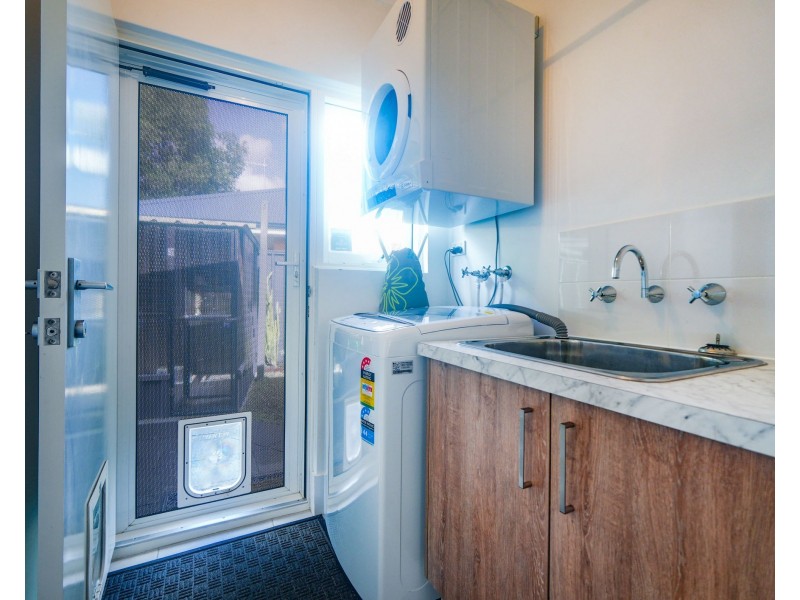 8B Crellin Way, Cloverdale WA 6105