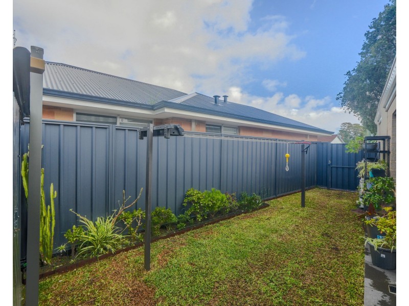 8B Crellin Way, Cloverdale WA 6105